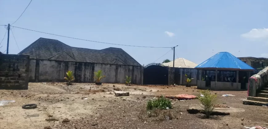 Compound in Thinkers Village